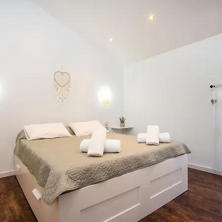 Marina's Cozy House Is Located In A Quiet Neighborhood In Rhodos Center.