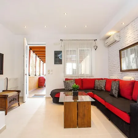 Marina's Cozy House Is Located In A Quiet Neighborhood In Rhodos Center. Родос