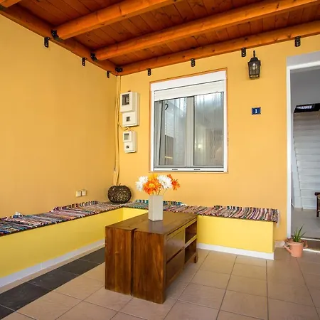 Дом отдыха Marina's Cozy House Is Located In A Quiet Neighborhood In Rhodos Center. *