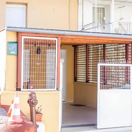 Marina's Cozy House Is Located In A Quiet Neighborhood In Rhodos Center. * Родос